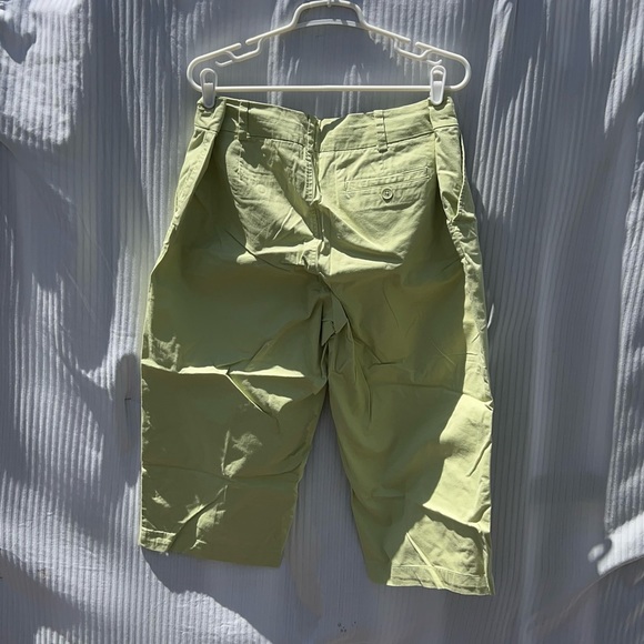 EUC Pear/Light Green Capris - Picture 3 of 6